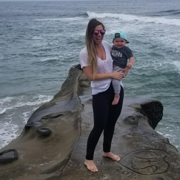 Meet your Posher, Danielle - Picture 3 of 7